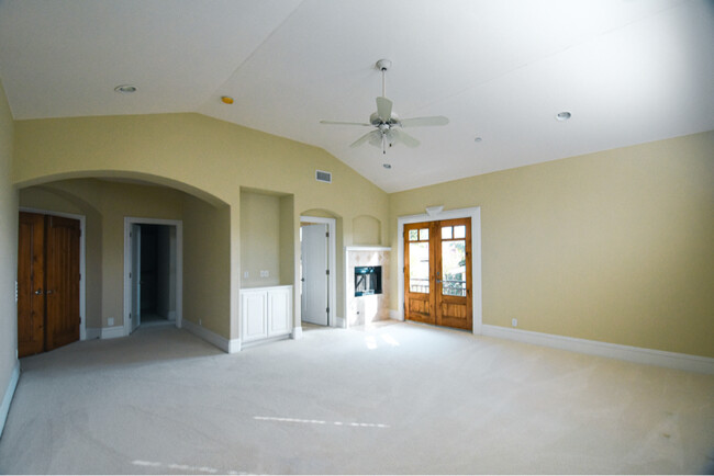Building Photo - 2212 Marshallfield Ln