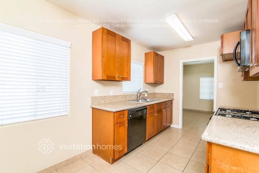 Building Photo - 219 E 46th St