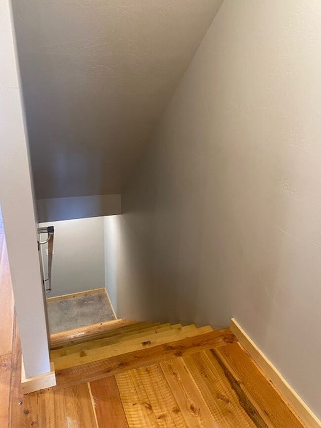 Building Photo - Newer Build - Immaculate 4-5 bed 3.5 Bath Townhouse