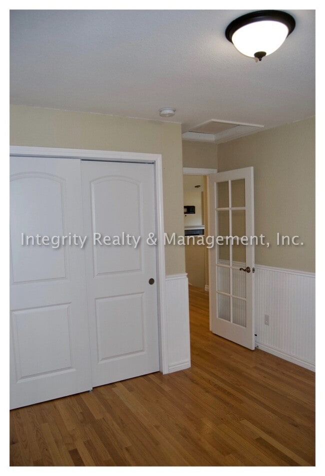 Building Photo - 8840 Shoal Creek Ln