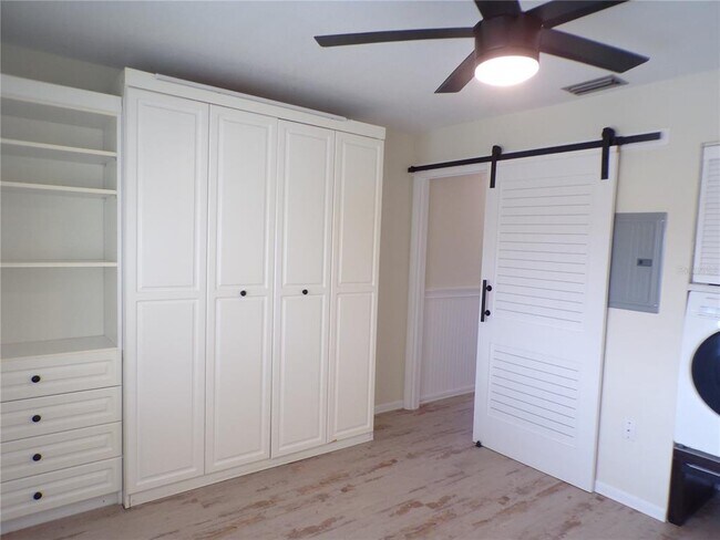 Building Photo - 1335 Mineo Dr