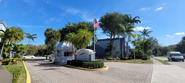 Primary Photo - 9351 Fontainebleau Blvd