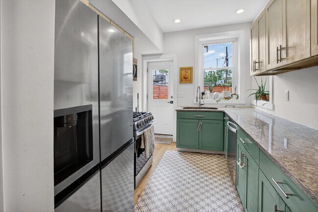 Building Photo - Classic DC charm and Modern Upgrades!
