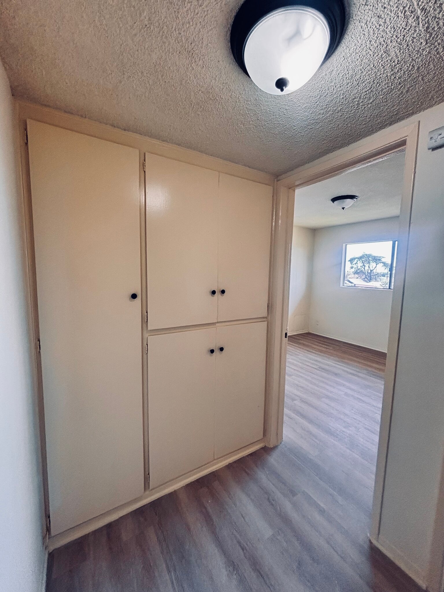 Building Photo - 1001 E Stearns Ave