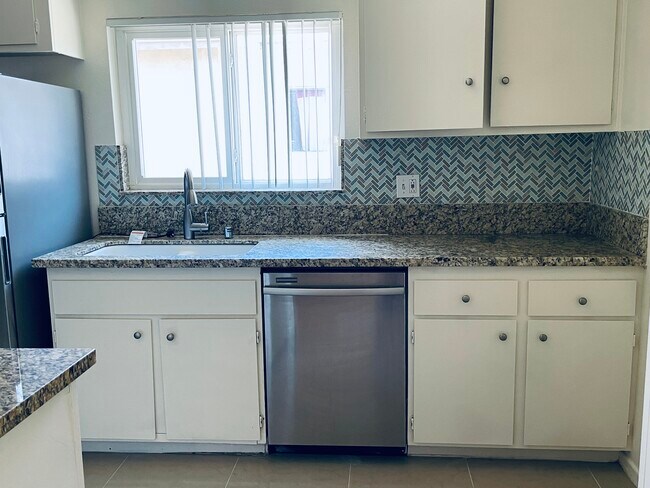 stainless dishwasher/ref - 617 S Shelton St