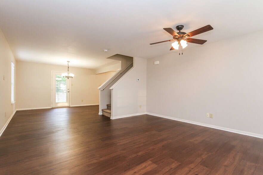 Building Photo - 1351 Brooks Dr