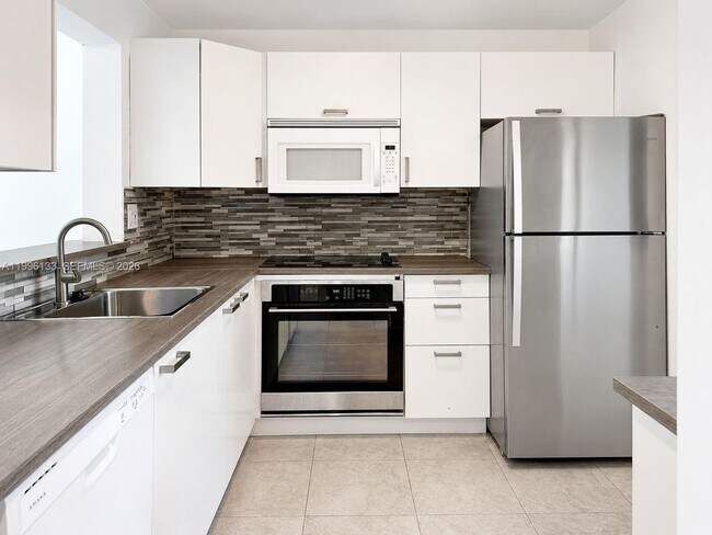 Building Photo - 10865 SW 112th Ave