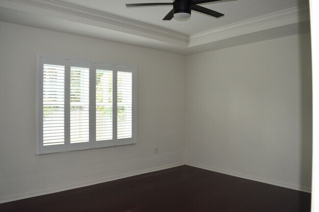 Building Photo - Gorgeous & Tropical 4 bedroom 3 Bath
