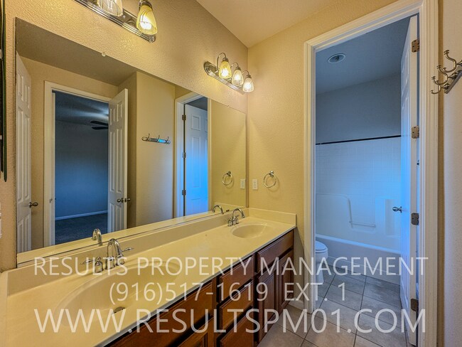 Building Photo - Beautiful 4 Bedroom 3 Bath home