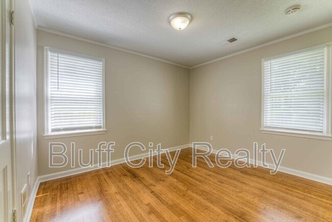 Building Photo - 1409 Dearing Rd