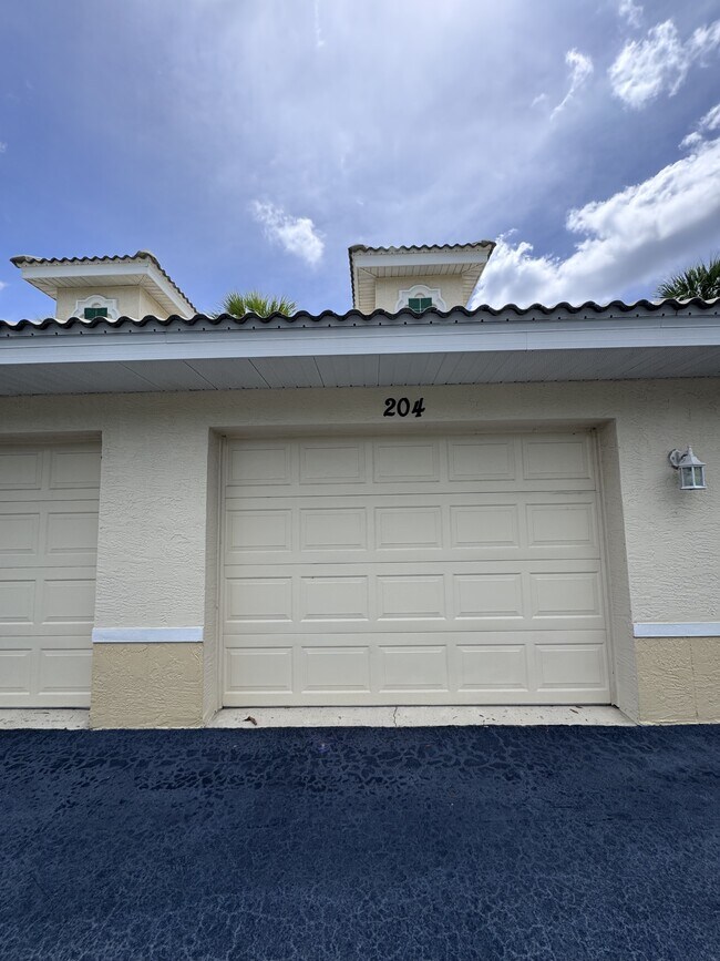 Building Photo - 200 Mirabella Cir