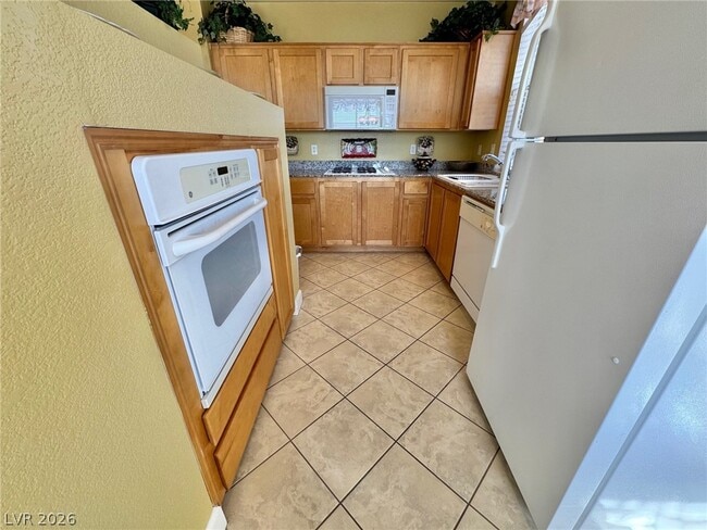 Building Photo - 55 E Agate Ave