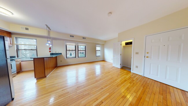 Building Photo - Sleek and Updated Studio Apartment W/Full ...