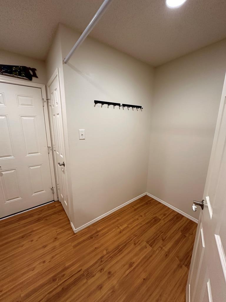 Building Photo - 4230 Green Meadow Dr