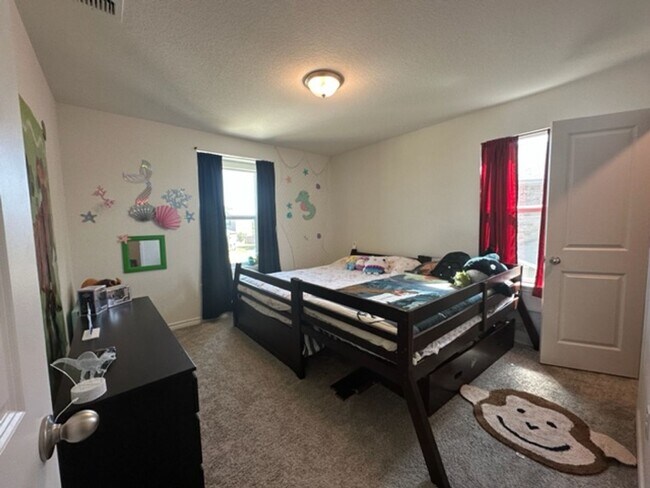 Building Photo - Move in Ready!!!... Beautiful 3 bedroom 2 ...