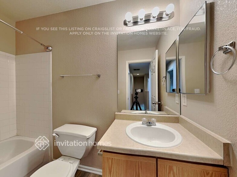 Building Photo - 1205 Bluebird St