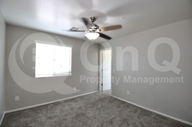 Building Photo - 3221 E Virgil Dr