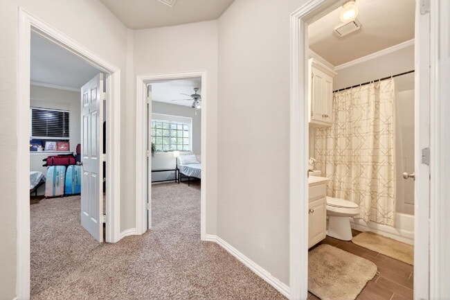 Building Photo - Exceptional Home in Arlington – Great Layout & Prime Location