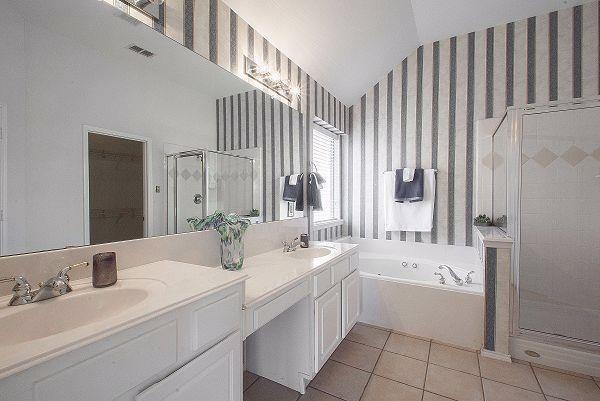 Building Photo - 1433 Woodmont Dr