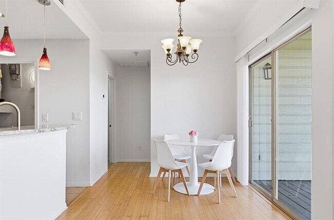 Building Photo - 6000 Shepherd Mountain Cove