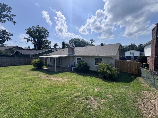 Building Photo - 1115 Briar Creek Rd