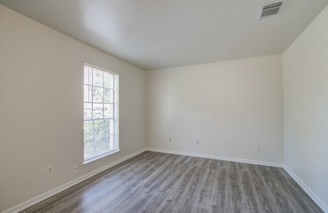 Building Photo - 15611 La Casa Ln