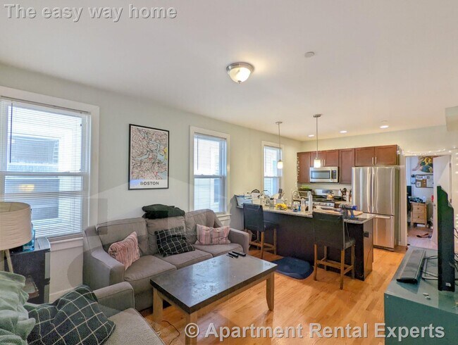 Primary Photo - 302 Western Ave