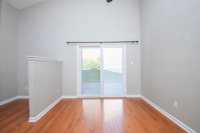 Building Photo - Knoxville 37922 - 3 bedroom, 2 bath with fenced-in yard - Call Susan Niedergeses (865) 300-4722