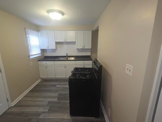 Building Photo - 1519 W 28th St