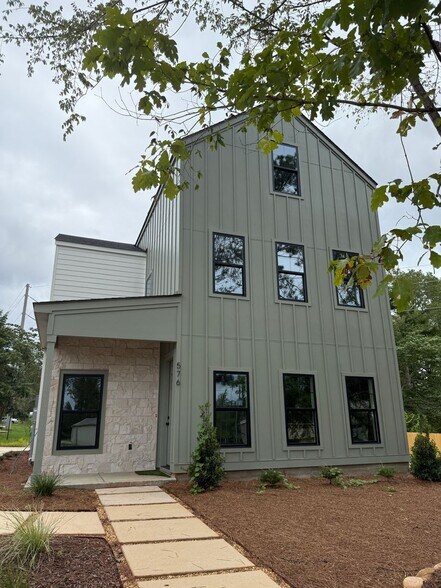 Building Photo - Awesome New Construction 5BR House Close t...