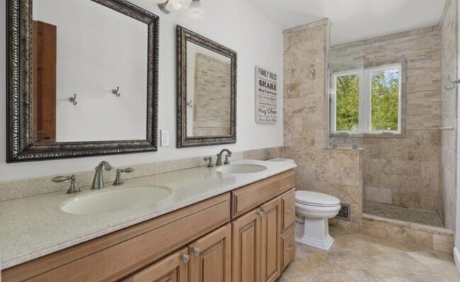 Main bathroom - 7432 Clifton Rd