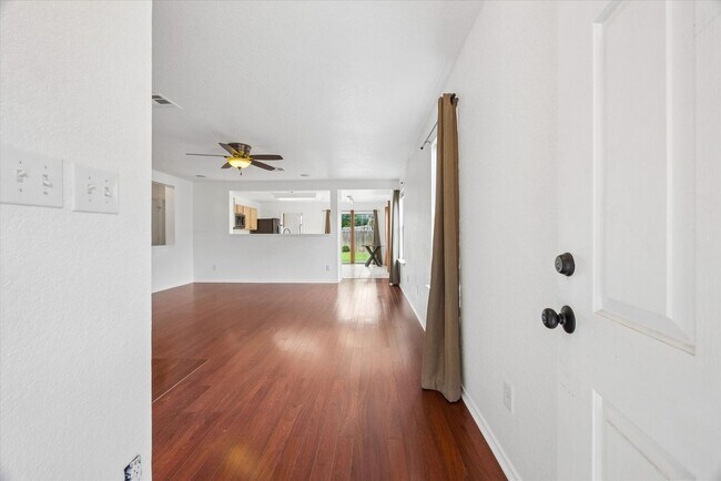 Building Photo - 141 Beech Dr