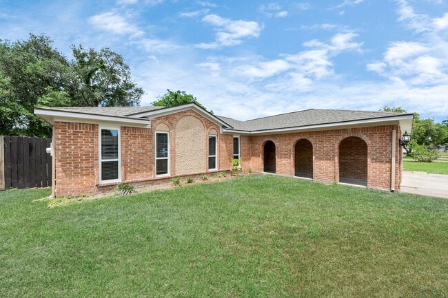Building Photo - 10707 Shannon Hills Dr