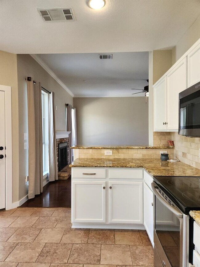 Building Photo - 207 Meadows Ln