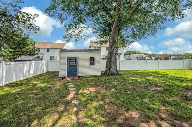Building Photo - 12001 Setter Dr