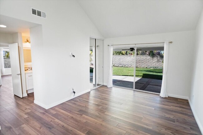 Building Photo - 27221 Camden Pl