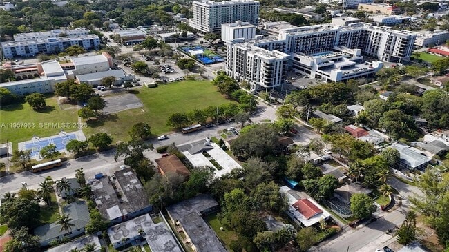 Building Photo - 1215 NE 127th St
