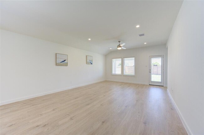 Building Photo - 8038 Tropea Dr