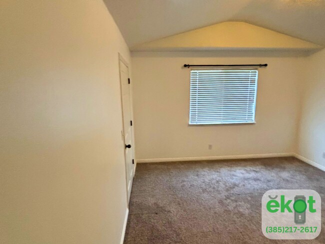 Building Photo - 8176 N Cedar Springs Rd