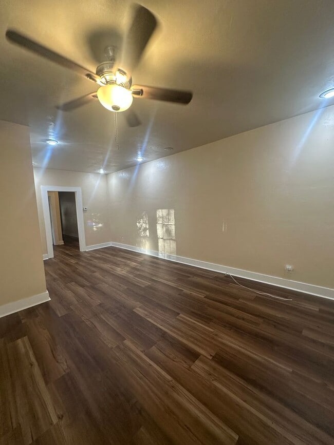 Building Photo - 322 Oakland Ave