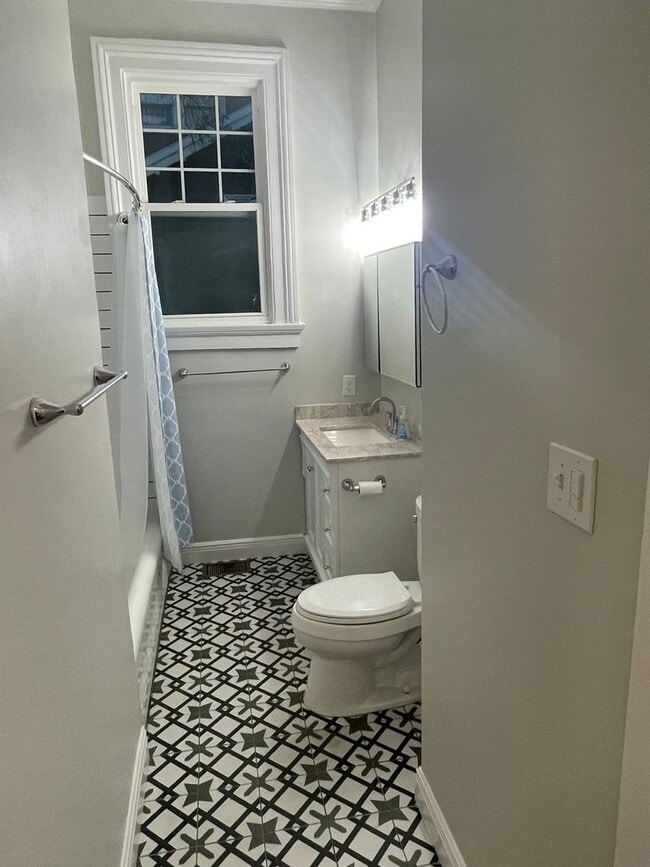 Building Photo - Gorgeous 3BD/2BA ON Napoleon Ave with Off Street Parking