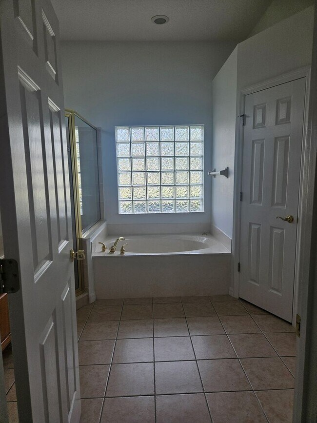 Building Photo - 4 BEDROOM 3 FULL BATH HOME WITH A SCREENED IN POOL IN THE BEAUTIFUL PALM COAST