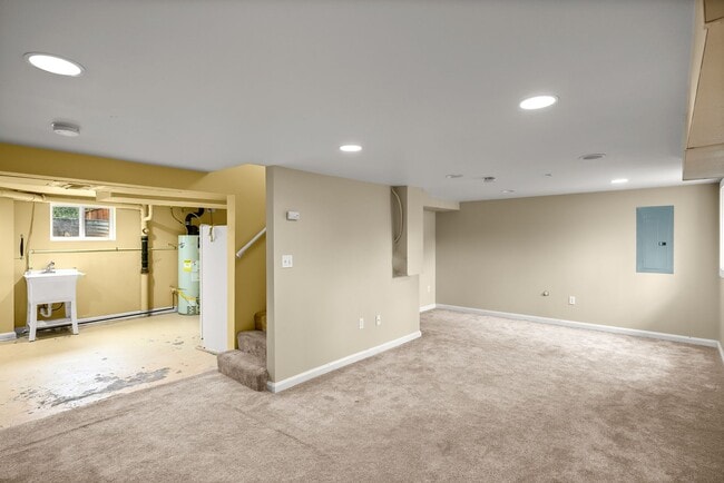 Building Photo - URBAN UPDATED 4 Bedroom/3 Bath CRAFTSMAN S...