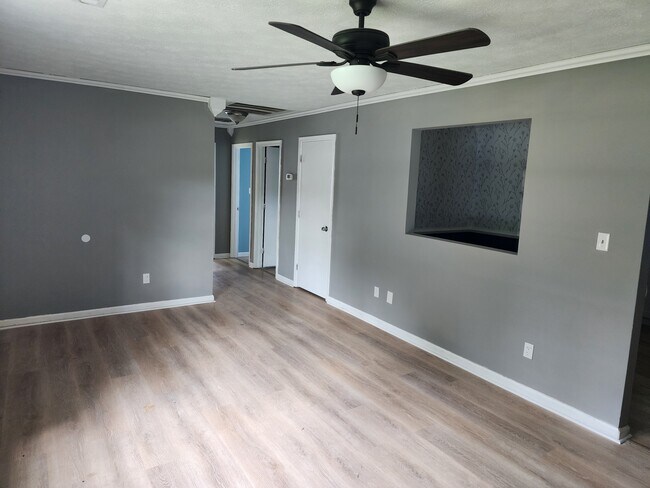 Building Photo - 906 Harpersville Rd