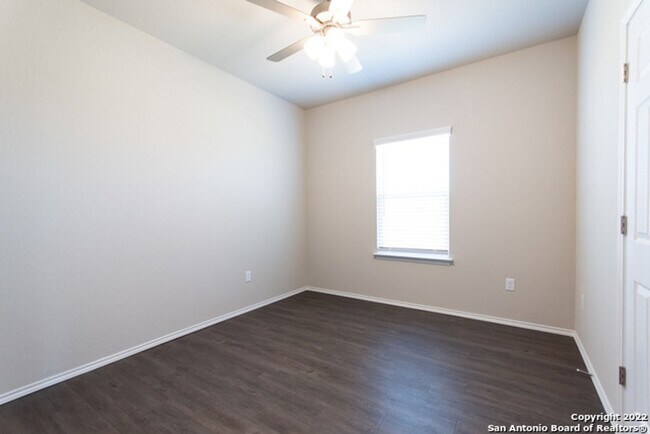 Building Photo - Luxury Townhome New Braunfels