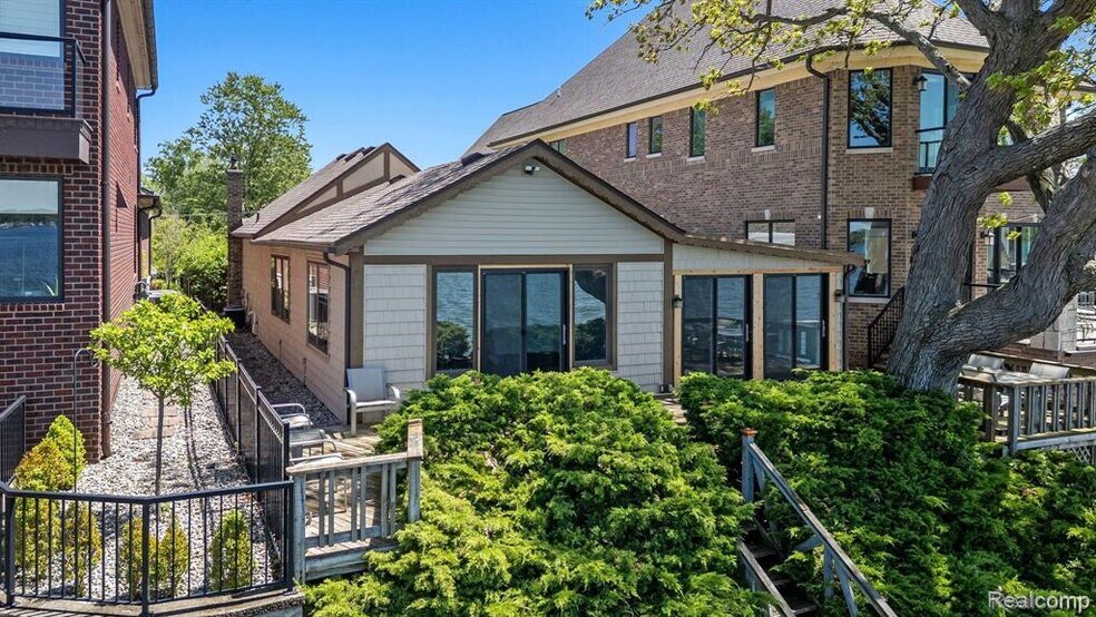Building Photo - 1294 E Lake Dr
