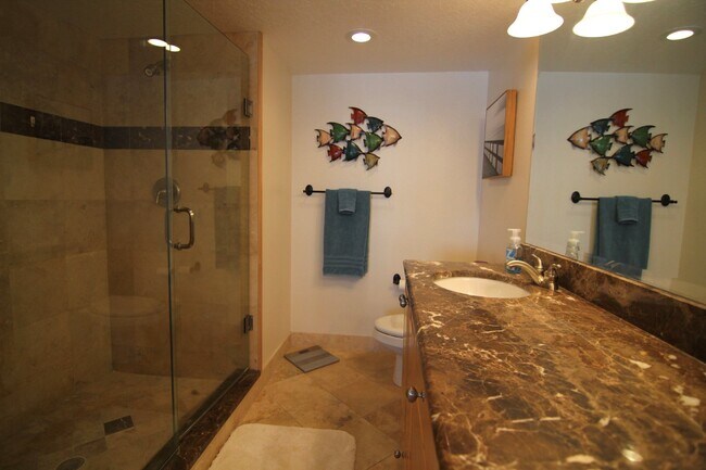 Building Photo - Gorgeous Furnished Direct Ocean Condo in Indialantic