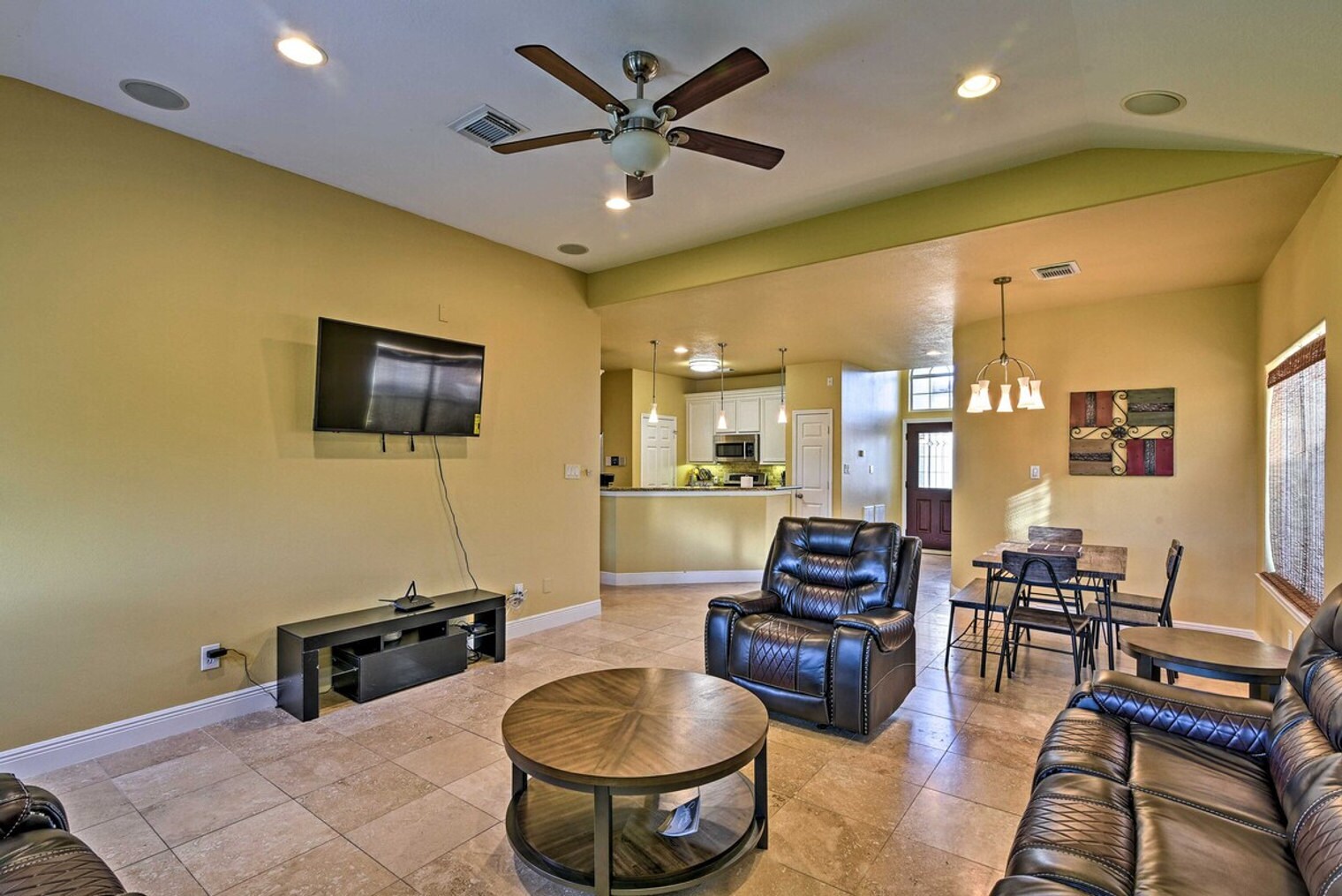 Building Photo - 2735 Broadway St