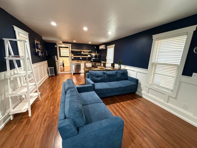 Building Photo - 328 Franklin St