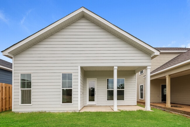 Building Photo - Modern 3-Bedroom Home in Crown Creek Village